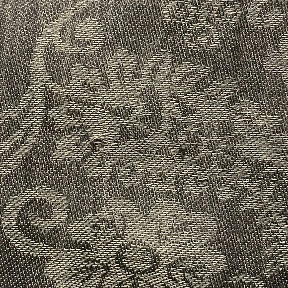 Gray and black light weight scarf with fringes NWOT - Picture 8 of 10